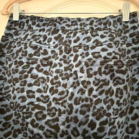 Boston Proper Skort. Print denim.. Size 6. - Picture 5 of 8